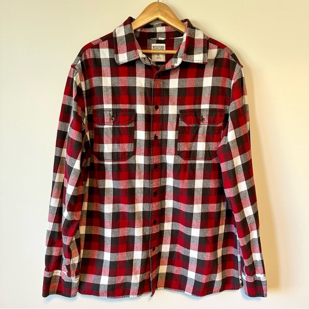 Mossimo Athletic Fit Red Gray Plaid Button Down Collared Flannel